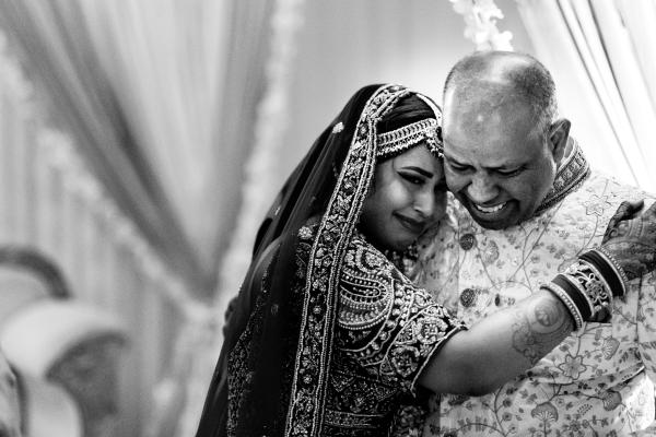 Vinand & Raisheri trouwen op z'n Hindoestaans in Den Haag